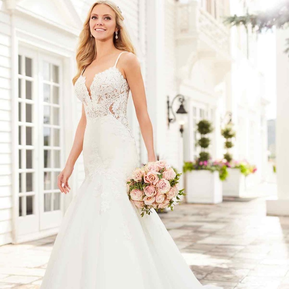 Mermaid wedding dress, size small/4